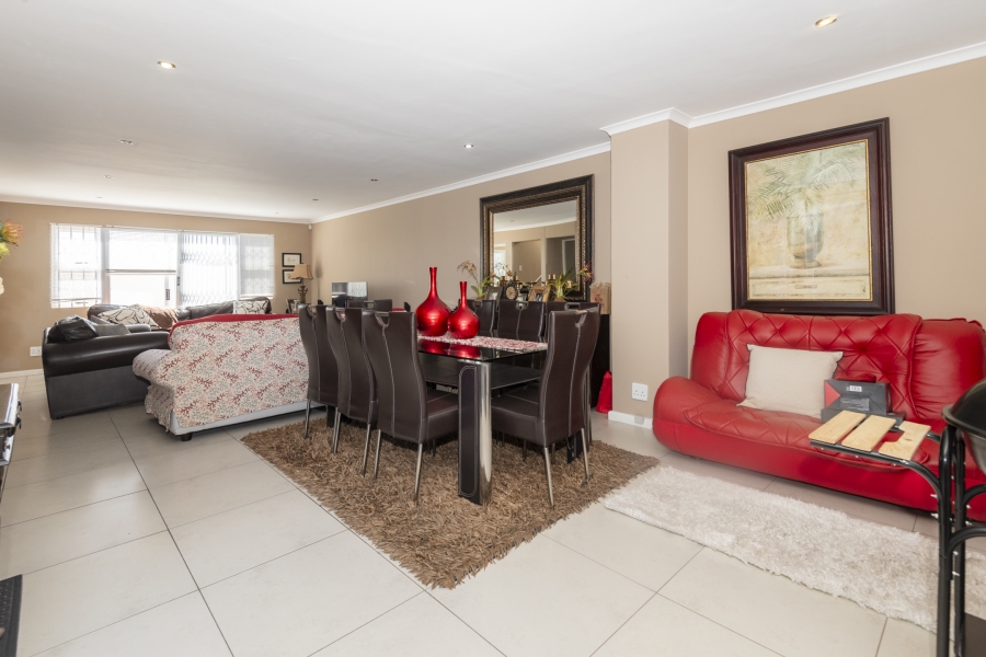 3 Bedroom Property for Sale in Villa Diamante Western Cape